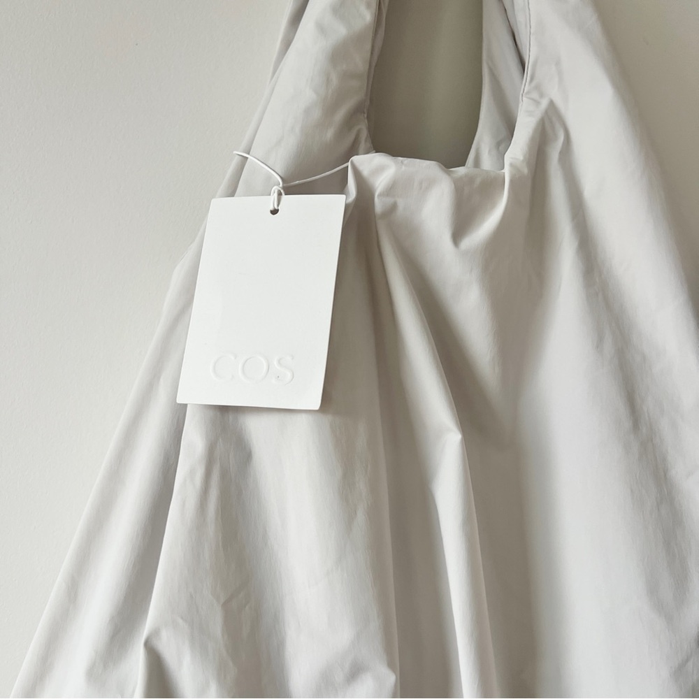 COS light gray chalk white Cloud tote bag - Picture 6 of 9